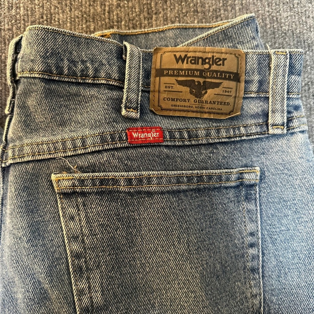Wrangler Premium Quality Mens Straight Leg Jeans Medium Wash 36x30 1096FXVDB - Picture 2 of 8
